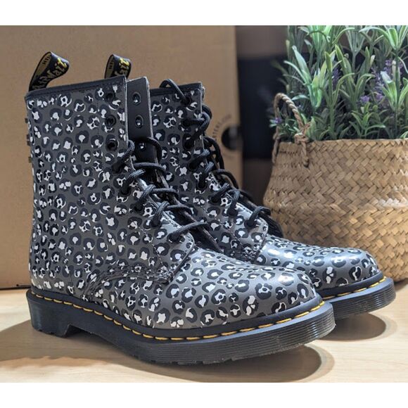 Dr. Martens 1460 Women's Gray Loud Leopard Smooth Leather Lace Up Boots UK 5 NIB - Picture 3 of 15